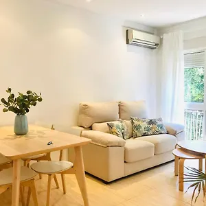 https://great-apartment-in-main-avenue-of-malaga-center.hotelsinnerja.org